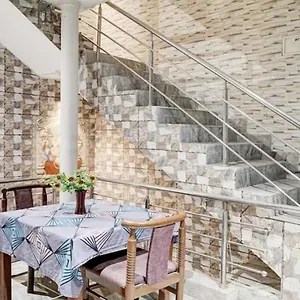 Pyrenees Bed and breakfast Agra (Uttar Pradesh)