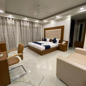 Leaf 9 Boutique, Near Golf Course Road And Galleria Market Hotel Gurgaon